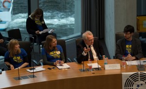 Mehr über den Artikel erfahren „Gleiches Rederecht für alle Fraktionen bitte, Herr Präsident“ – SIMEP² 2014